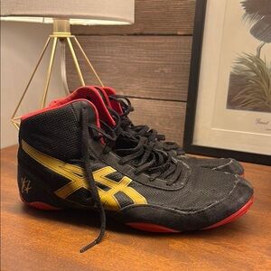 ASICS Black and Gold Wrestling Shoes